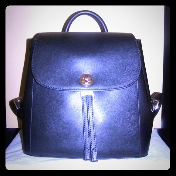 Michael Kors Handbags - 🍭🧁🍔🎒MK Rivington Med Backpack🎒 🍔🧁🍭